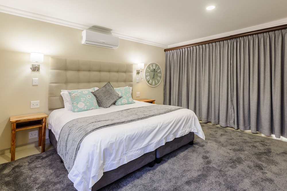Double Room  with Patio photo 2
