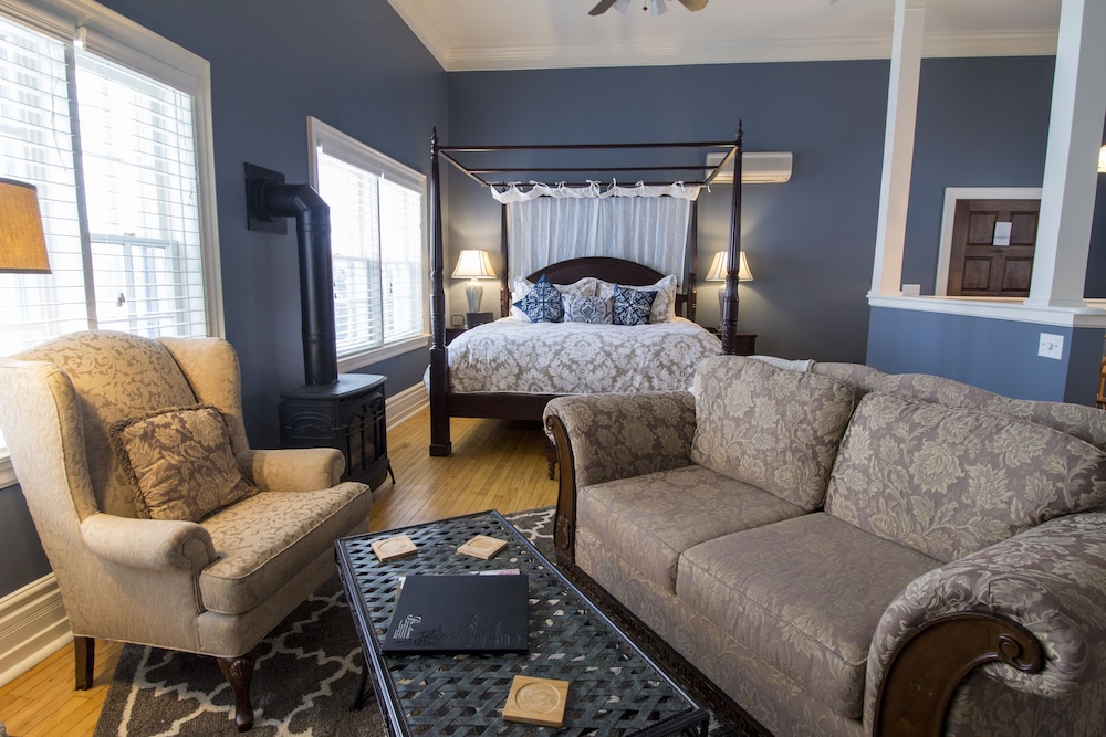 Deluxe Cottage, 1 King Bed photo 1