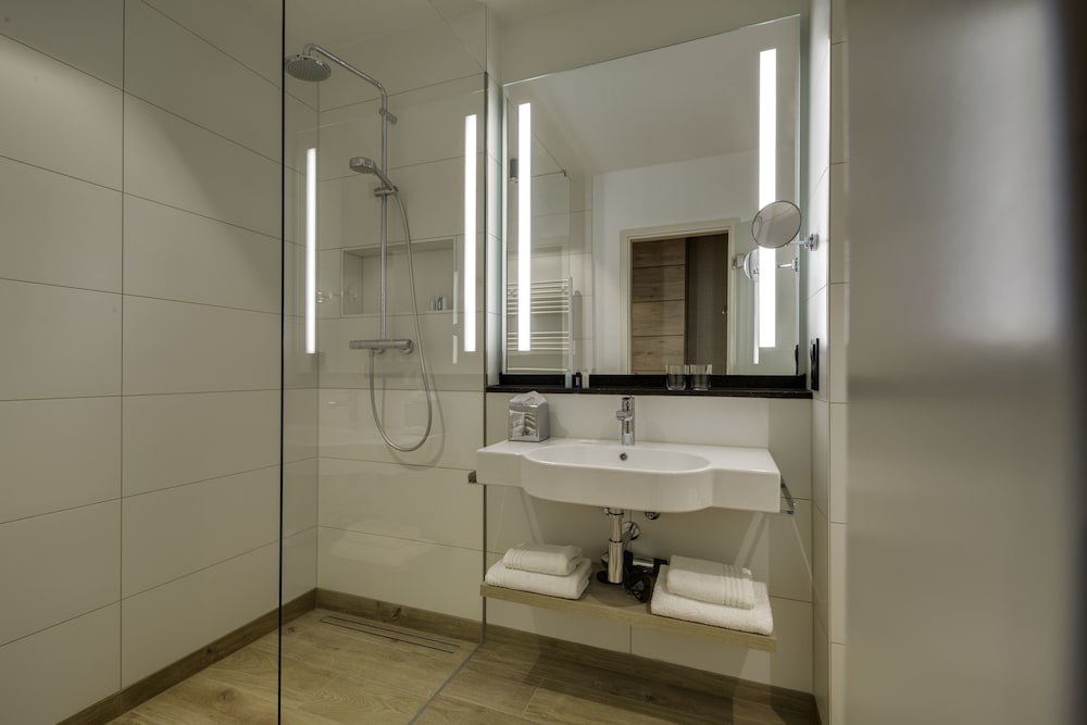 Comfort Double Room thumbnail 5