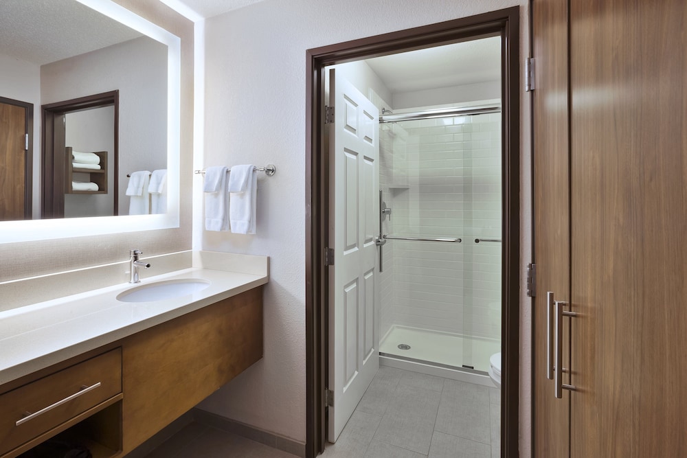 Suite, 1 Bedroom, Kitchen (Extra Floor Space) - Photo 6