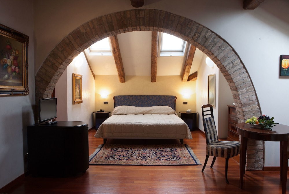 Luxury Suite, 1 Bedroom, Ensuite, Tower photo 3