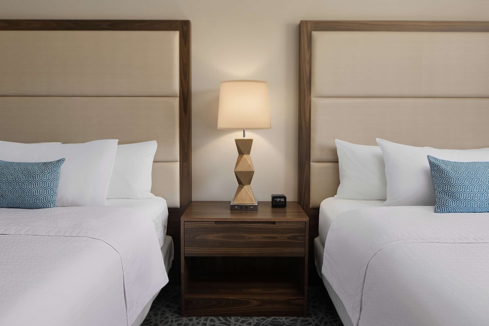 Suite, 2 Queen Beds photo 1