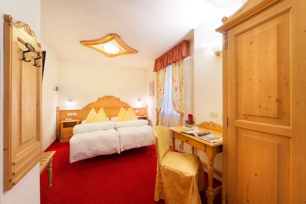 Economy Double Room photo 2