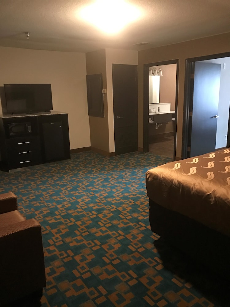 Suite, Multiple Beds, Non Smoking, Refrigerator & Microwave photo 3