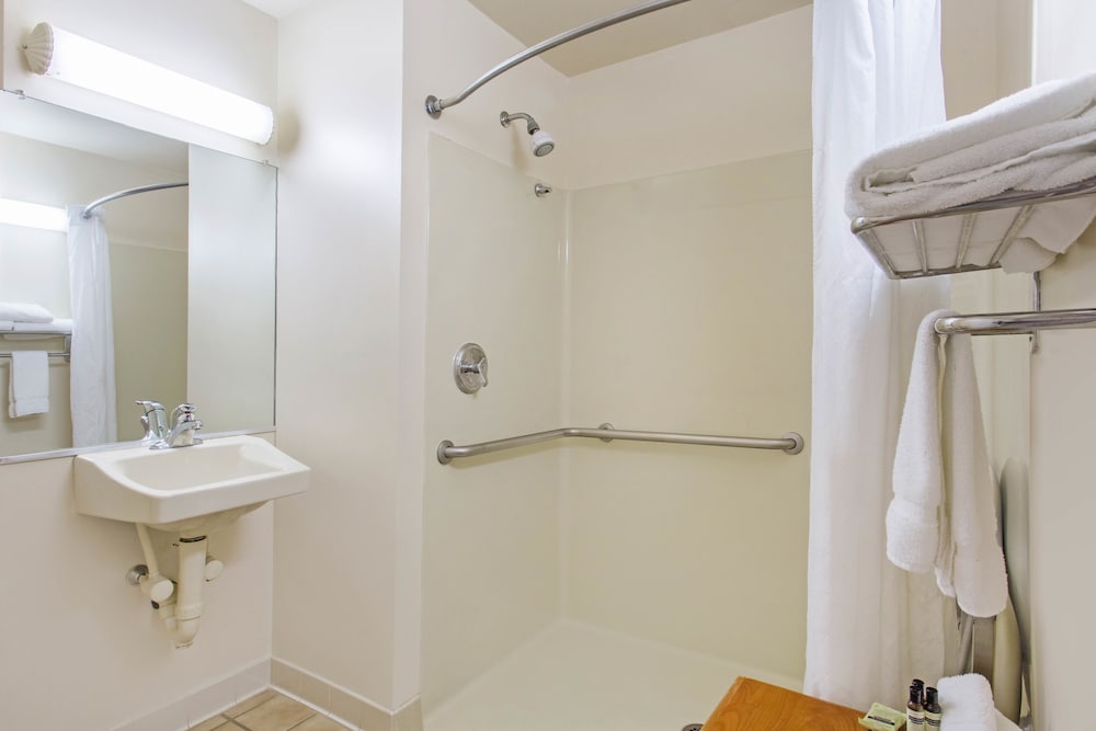 Room, Accessible - Photo 4