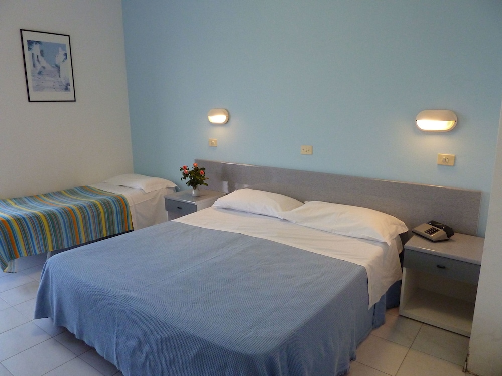 Triple Room - Photo 1