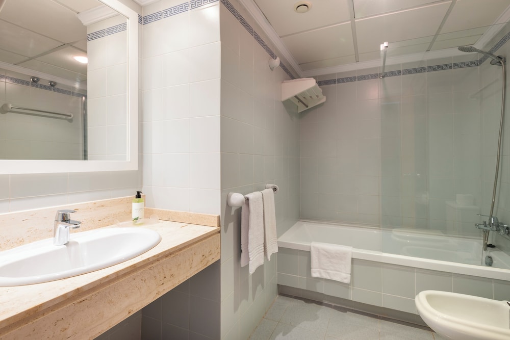 Standard Apartment, 1 Bedroom, Pool View (2 Adults + 1 Child) photo 3