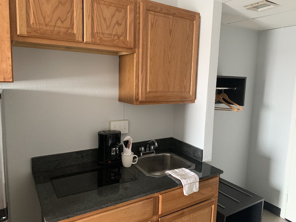 Standard Room, 1 Queen Bed, Non Smoking, Kitchenette - Photo 3