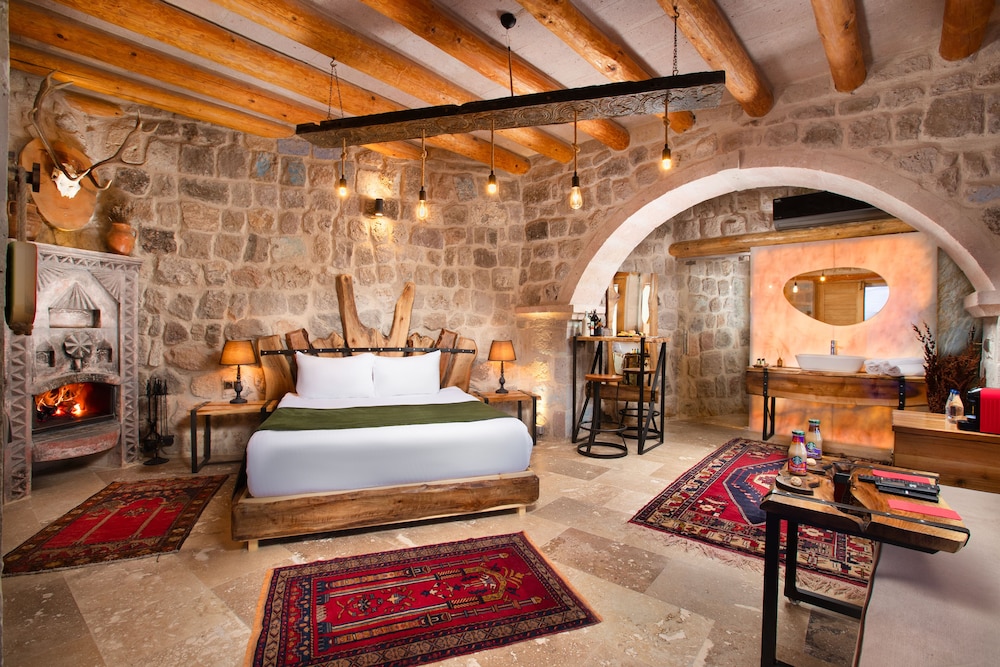 Deluxe King Suite