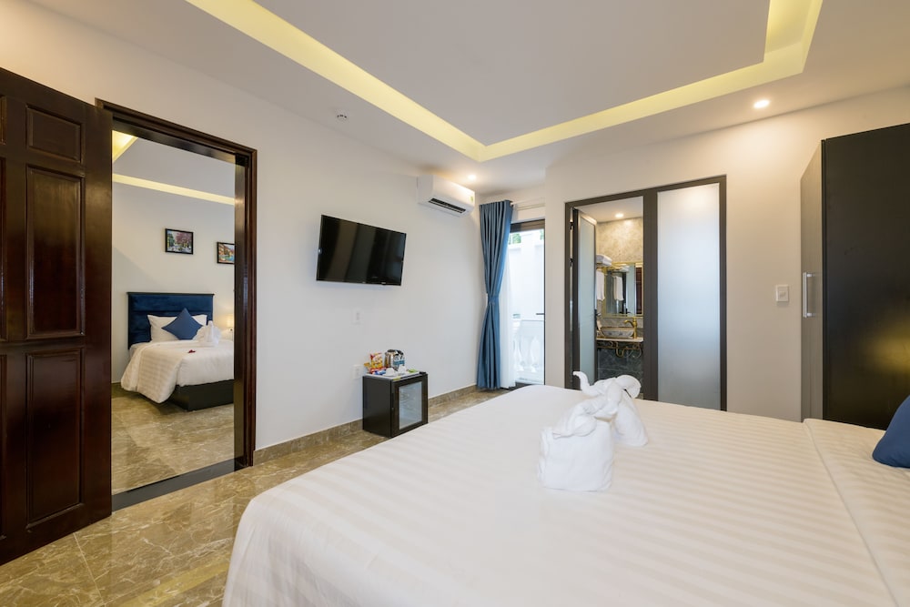 Family Room, 2 Bedrooms
