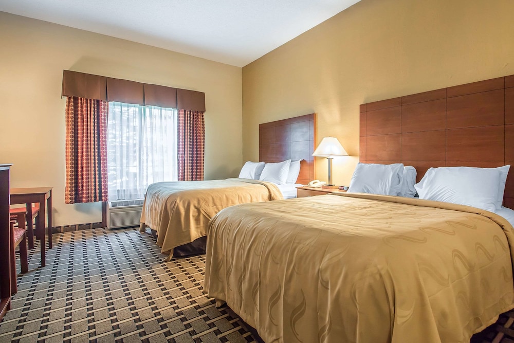 Standard Room, 2 Queen Beds, Non Smoking - Photo 3