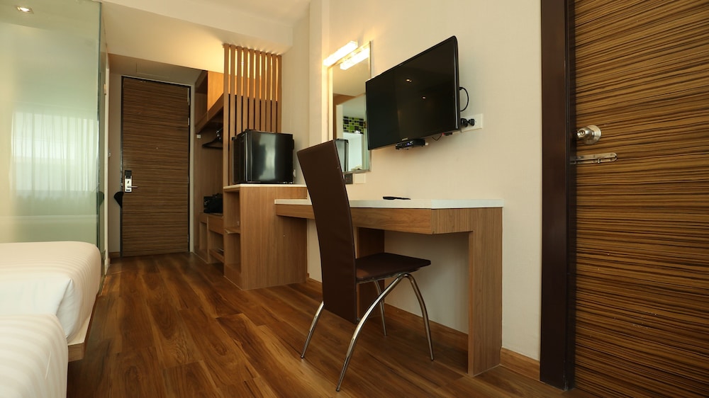 Family Room, 2 Bedrooms, Accessible, City View photo 2