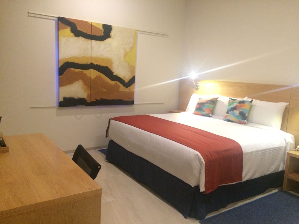 Standard Room, 1 Queen Bed