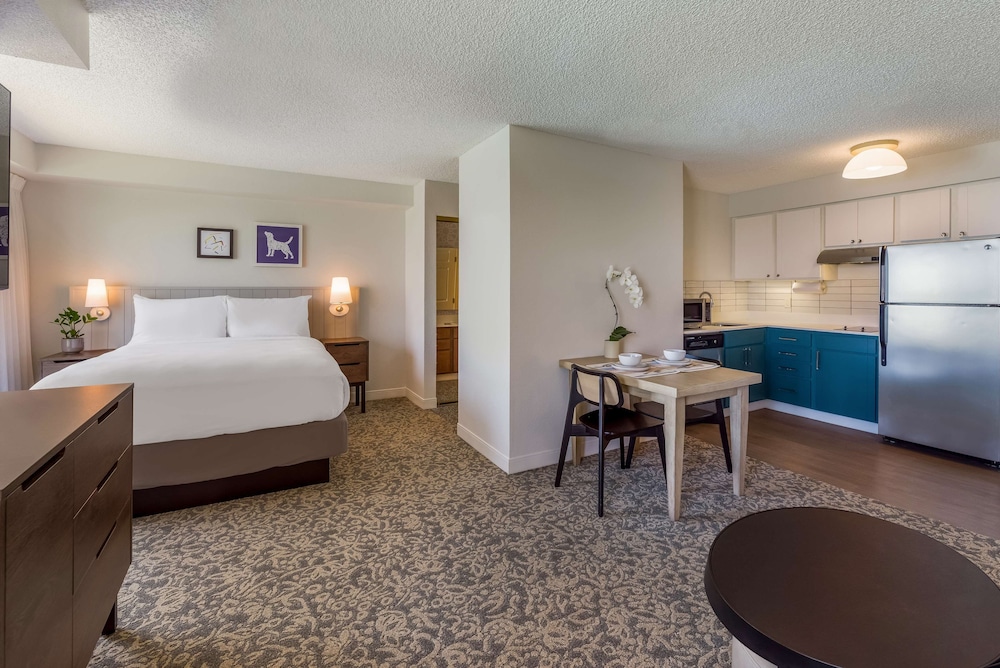 Room, 1 Queen Bed with Sofa bed, Accessible, Bay View (Mobility Tub Bay View) photo 1