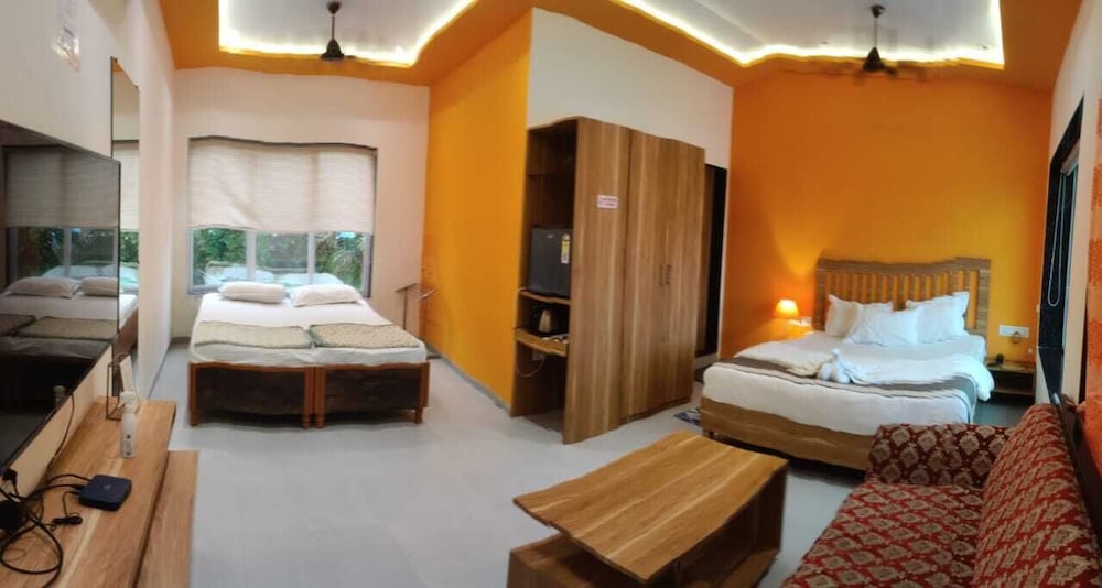 Family Single Room, Balcony, Garden View
