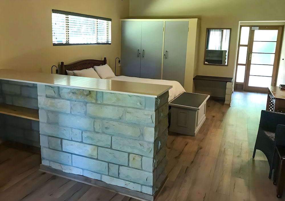 Family Room, Garden View photo 1