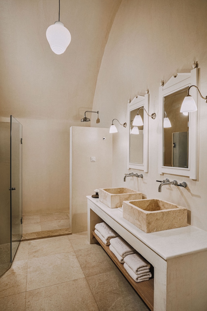 Suite, 1 Bedroom - Photo 10