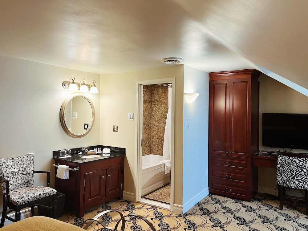 Standard Room (European) thumbnail 6