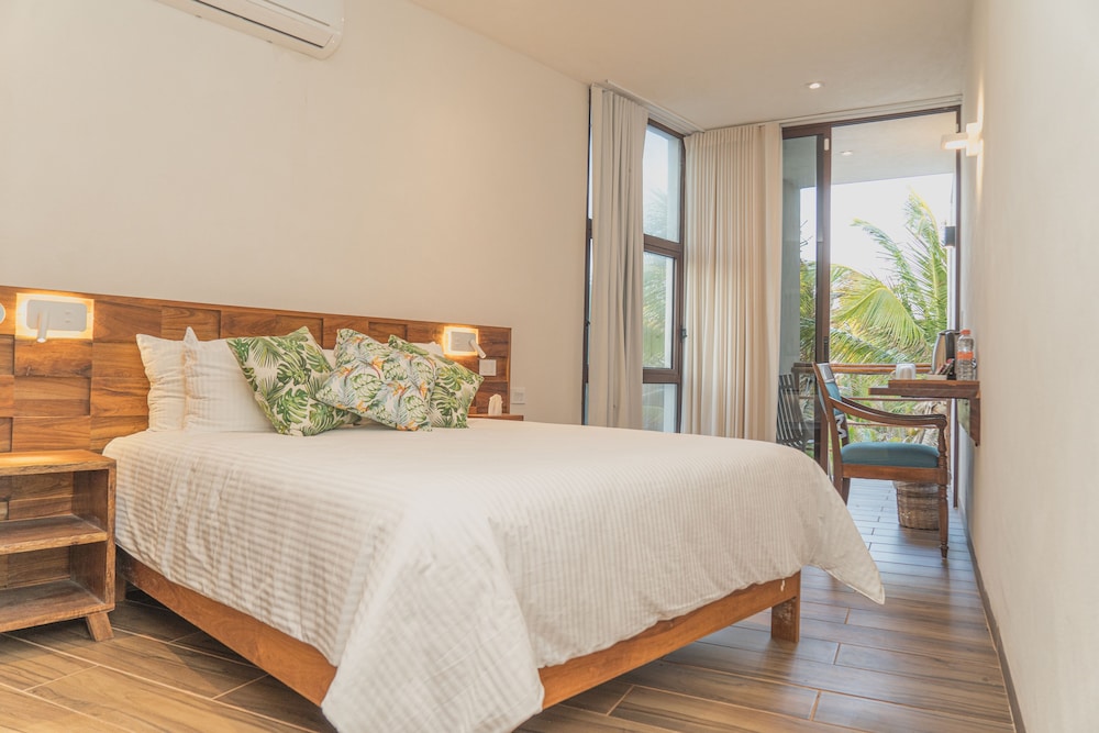 Comfort Double Room, 1 Queen Bed, Non Smoking, Partial Sea View