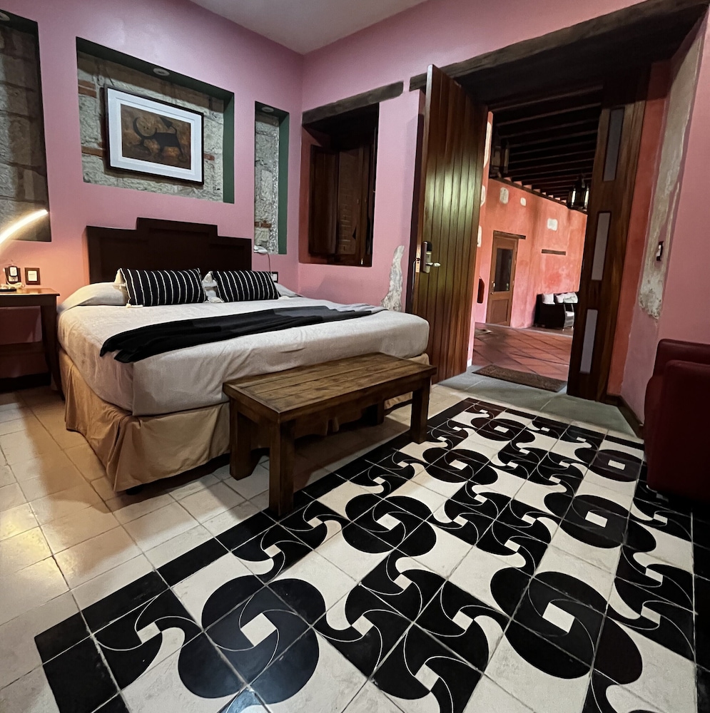 Standard Room, 1 King Bed, Garden View, Ground Floor
