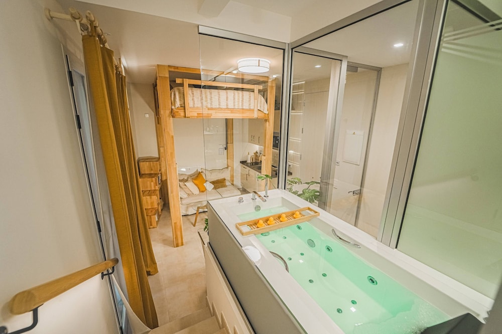 Luxury Suite