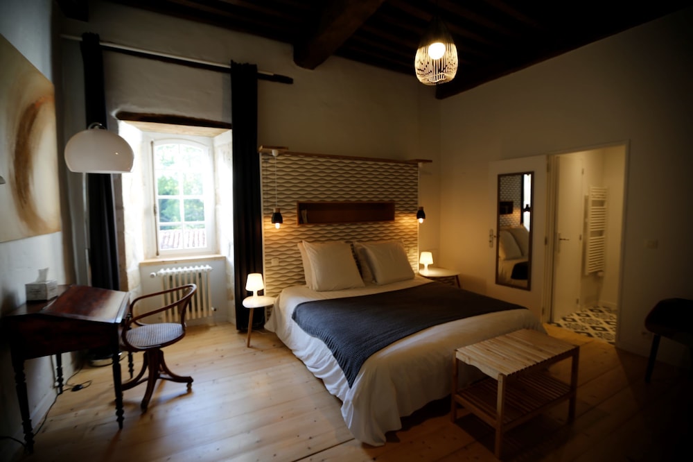 Superior Double Room (Chambre de la Cour)