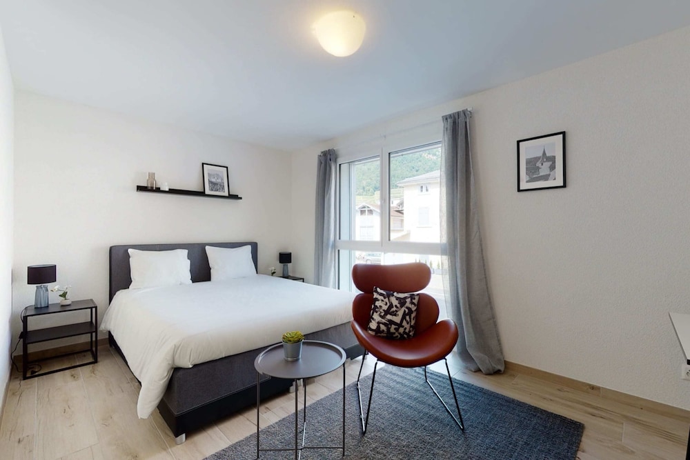 Basic Studio, 1 Queen Bed