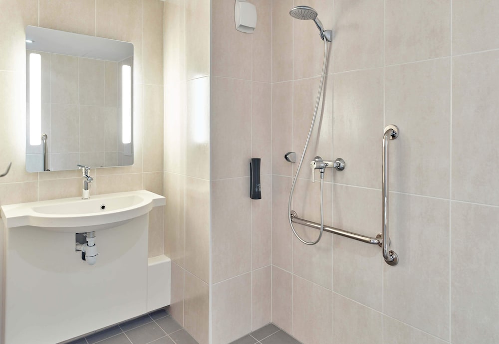 Standard Double Room, Mobility Accessible - Photo 6