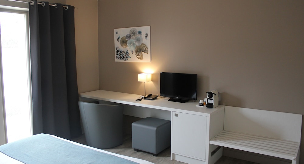 Double Room, Accessible (Parking side, view train tracks) photo 3