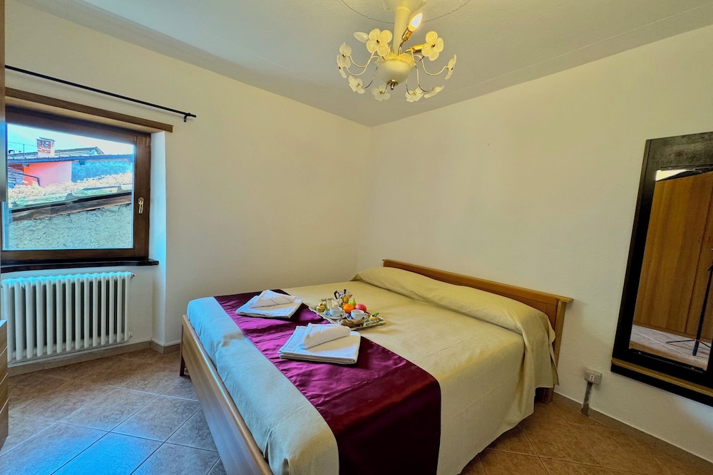 Family Townhome, Multiple Bedrooms (Borgo di Porlezza)