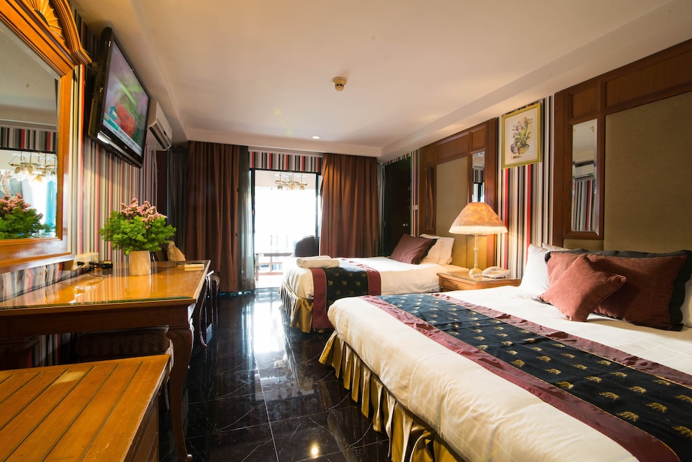 Grand Deluxe with Free Snack Bar 24Hrs photo 2