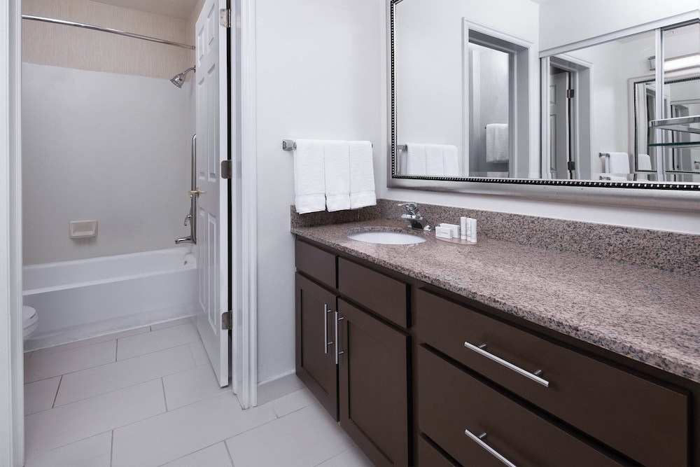 Suite, 1 Bedroom - Photo 6