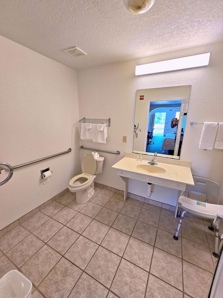 Suite 1 King Disability Access Non Smoking photo 2