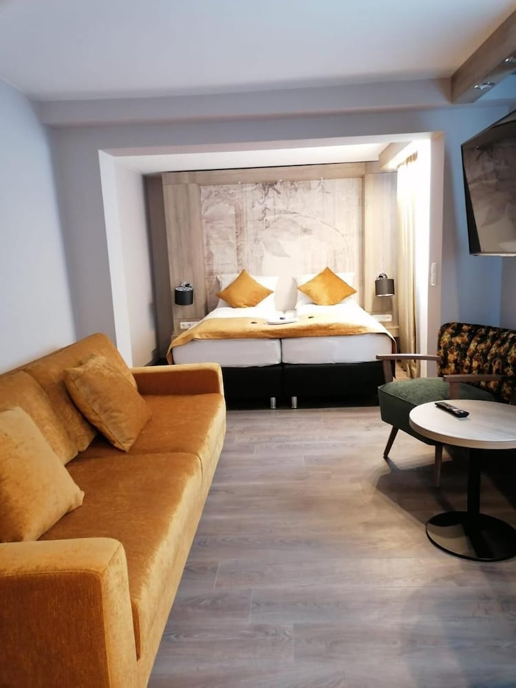 Deluxe Room Large