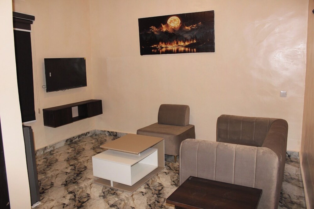 Suite, City View