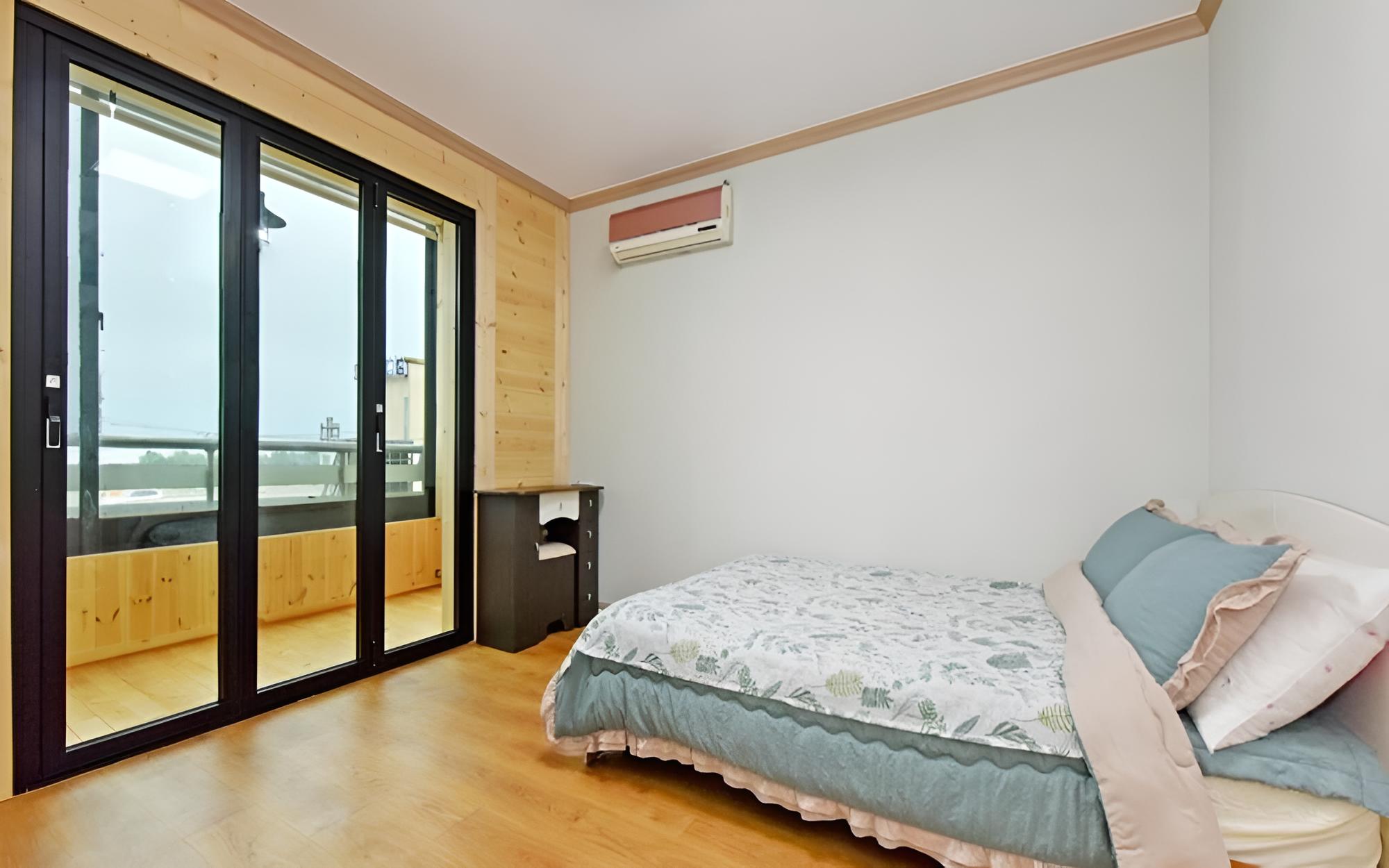 Room (No 210 Lilac (Ocean View)) photo 2