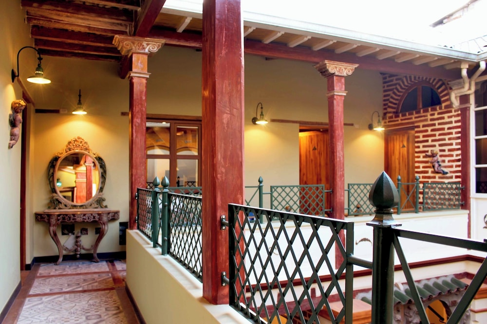 Family Apartment, 2 Bedrooms, 2 Bathrooms, Courtyard View photo 2