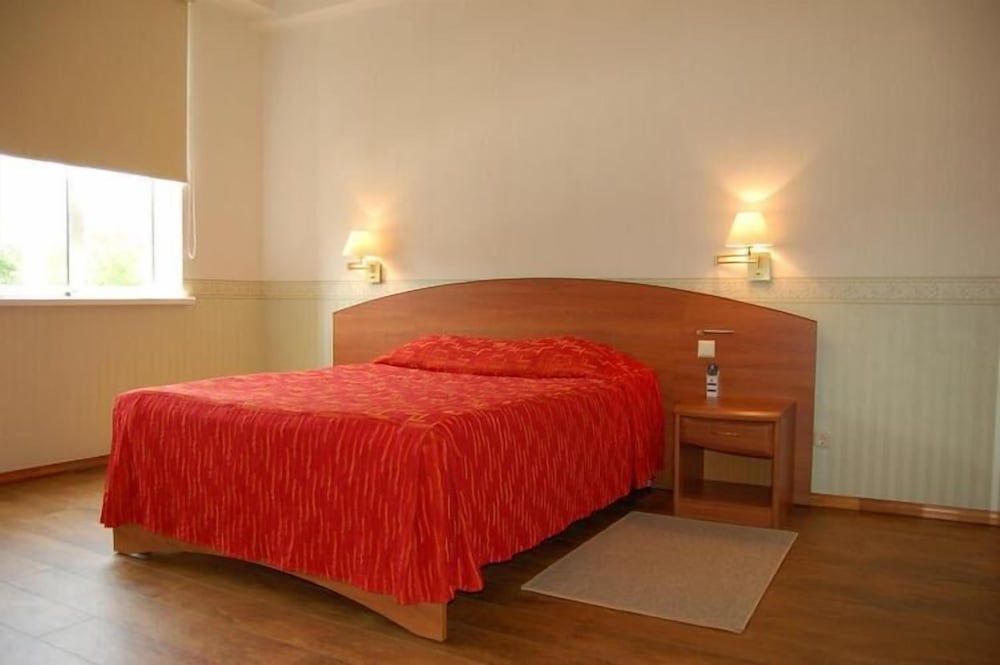 Basic Double Room Single Use, 1 Queen Bed photo 1