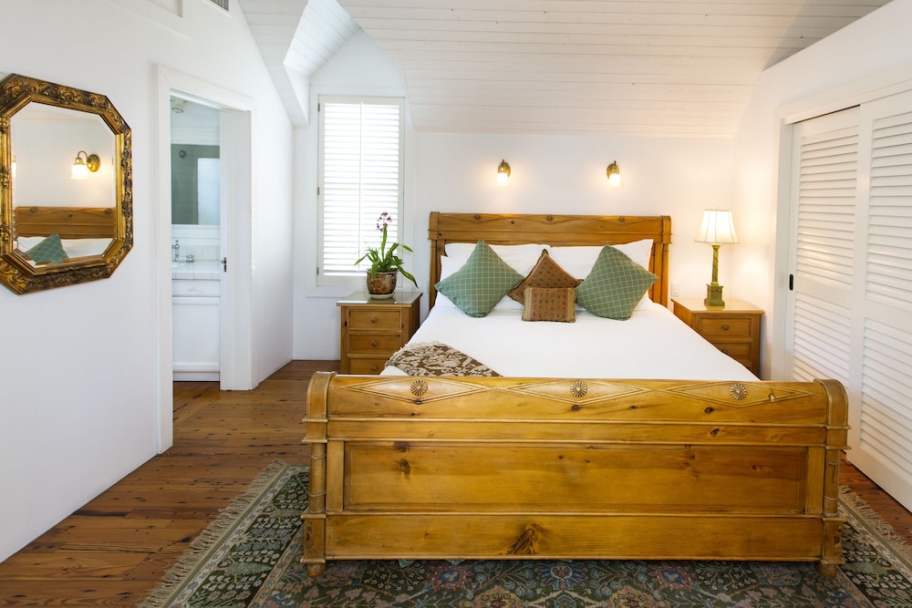 Traditional Suite, 1 King Bed, Kitchen, Fireplace (Pendle Cottage) - Photo 1