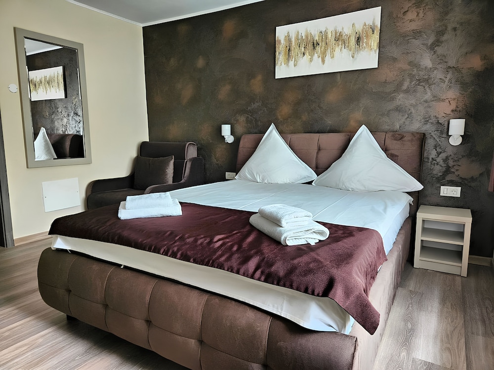 Room 1 photo 2