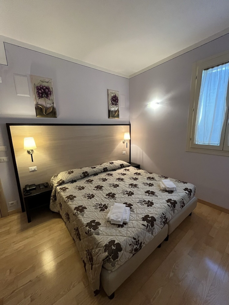Basic Room photo 3