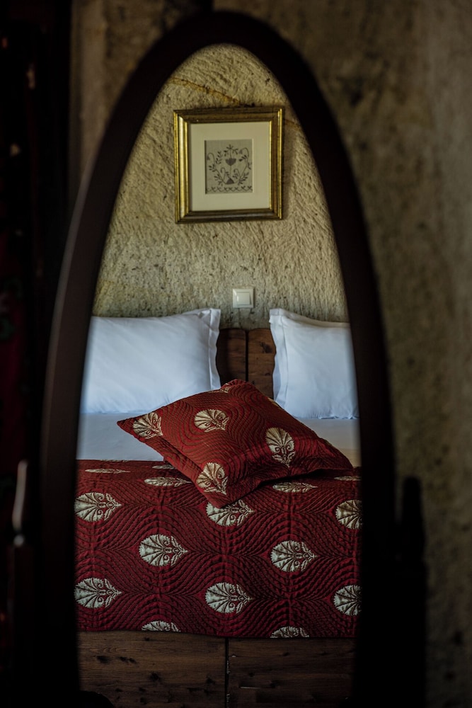 Superior Suite - Photo 8