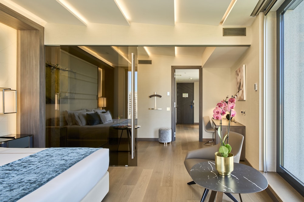 Double Junior Suite for Single Use, City View photo 3