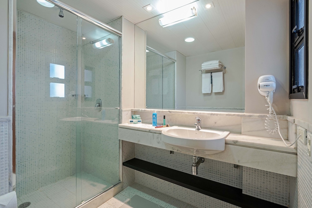 Deluxe Twin Room - Photo 10