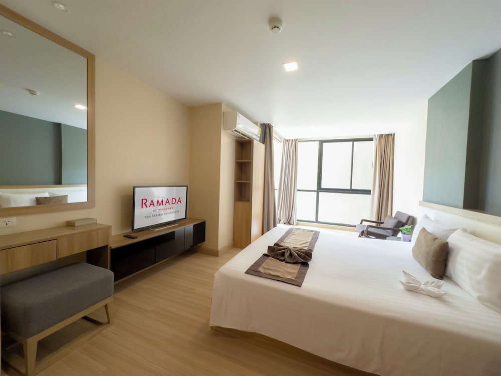 Room, 1 Bedroom (Grand Premier, 1 King) photo 3