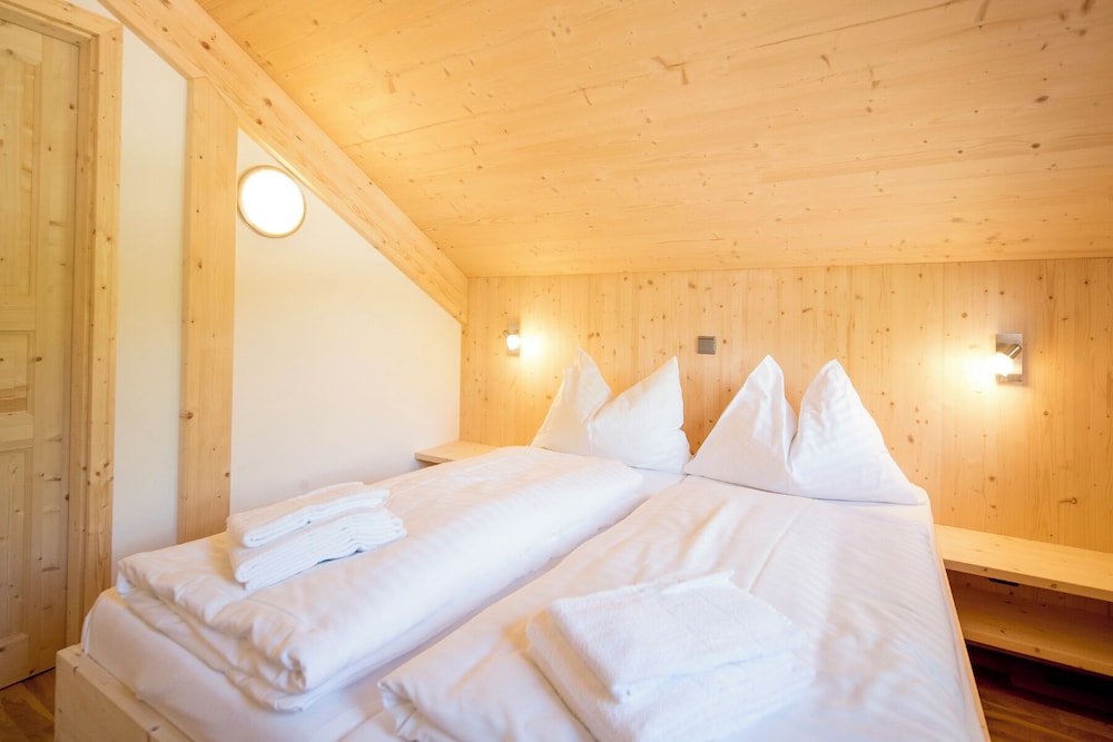 Chalet # 48  mit 4 Schlafzimmern, Sauna & Swim Spa