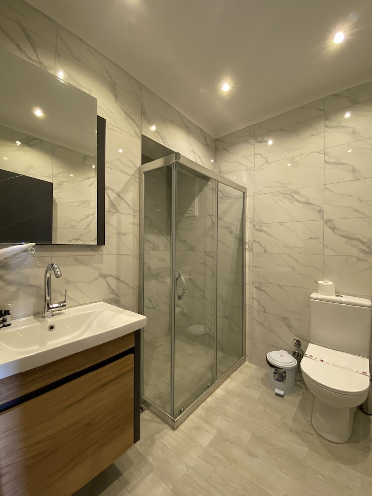 Classic Triple Room, City View photo 2