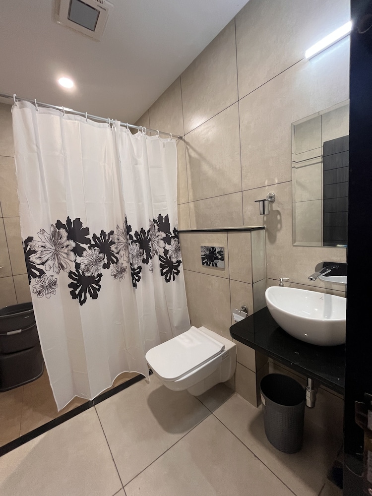 Deluxe Room - Photo 5