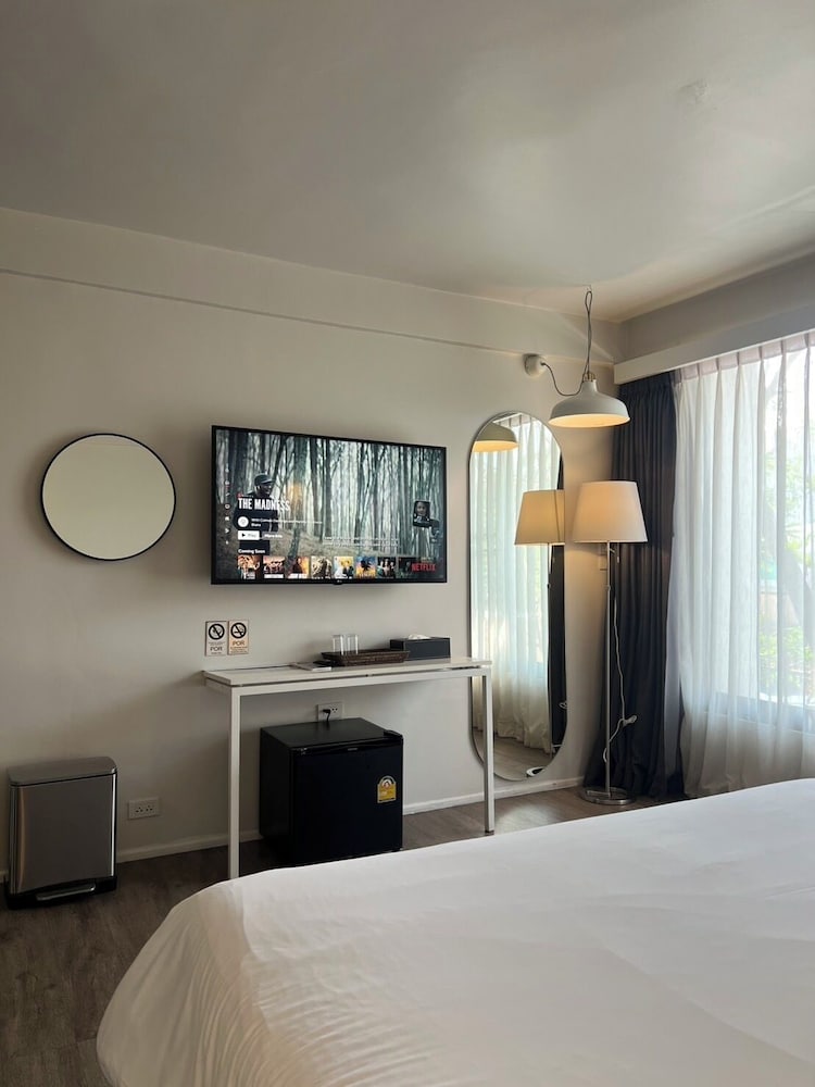 Deluxe Room with Bathtub