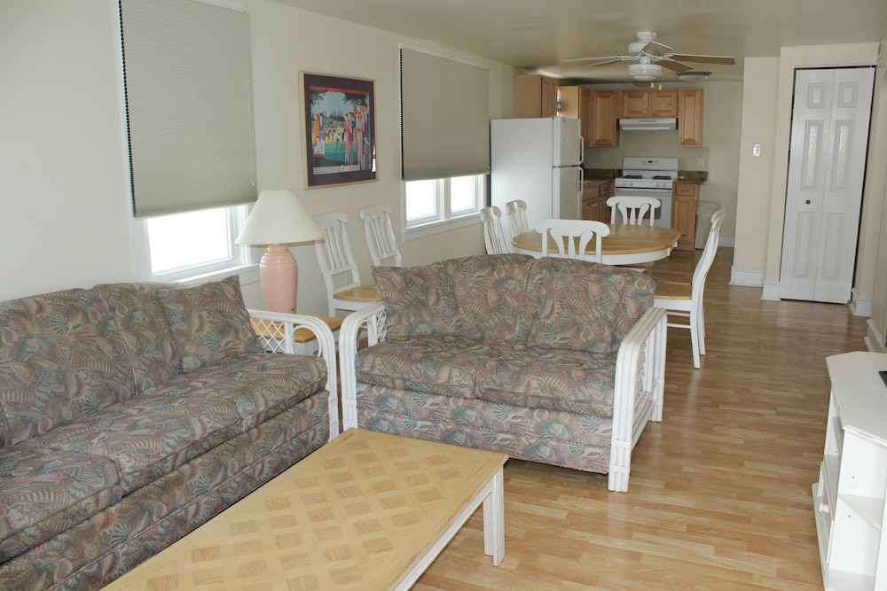 Condo, 3 Bedrooms, Kitchen (Type 9) photo 2